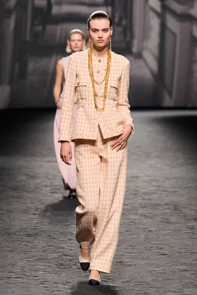 Look 30